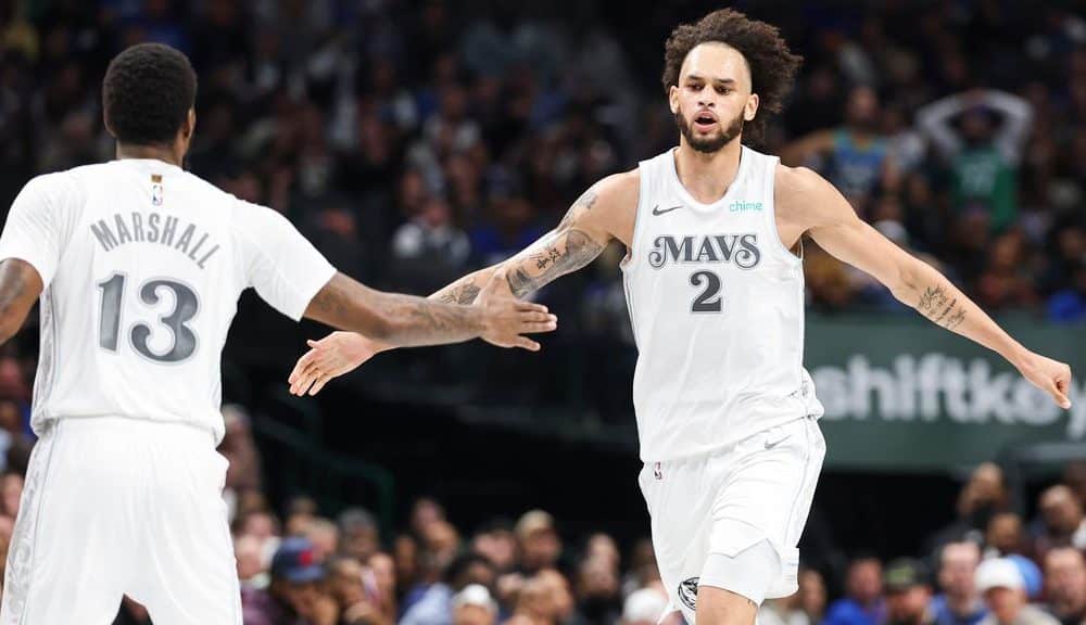 Sources: Mavericks center Lively has foot surgery