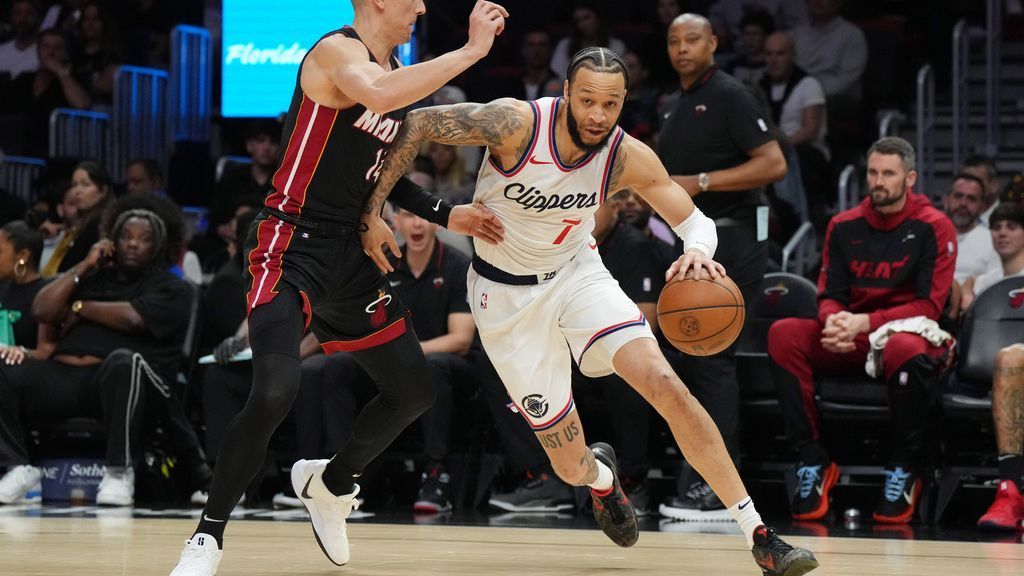 Sources: Coffey, after career year, to join Bucks