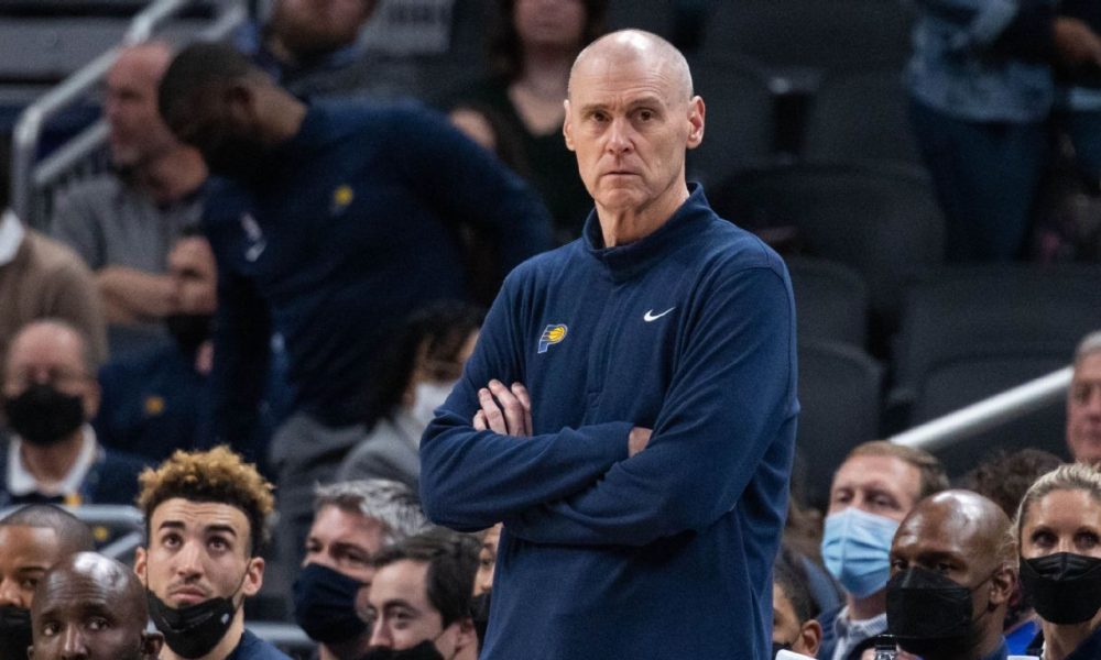 Sources: Carlisle agrees to extension with Pacers