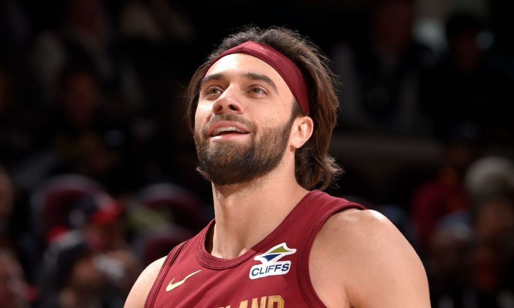 Cavaliers' Strus has foot surgery, out 3-4 months