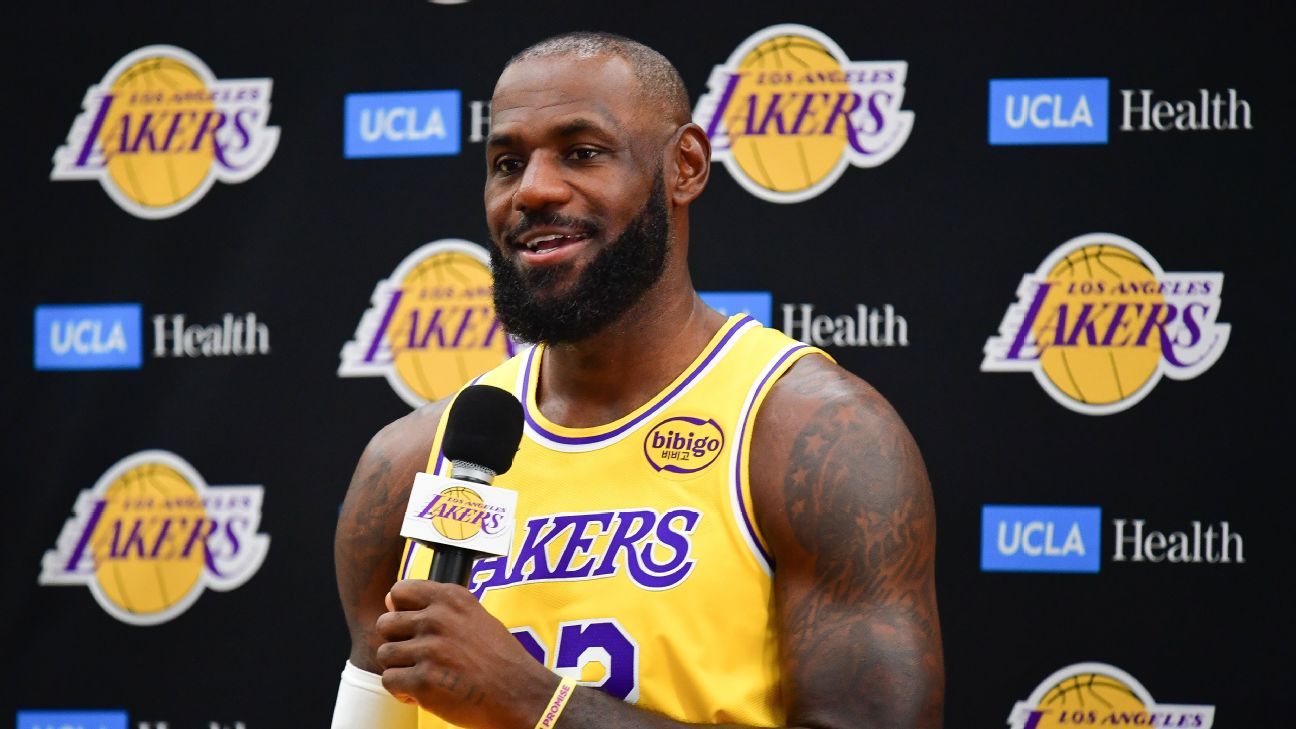 LeBron: Contract status 'doesn't bother me at all'