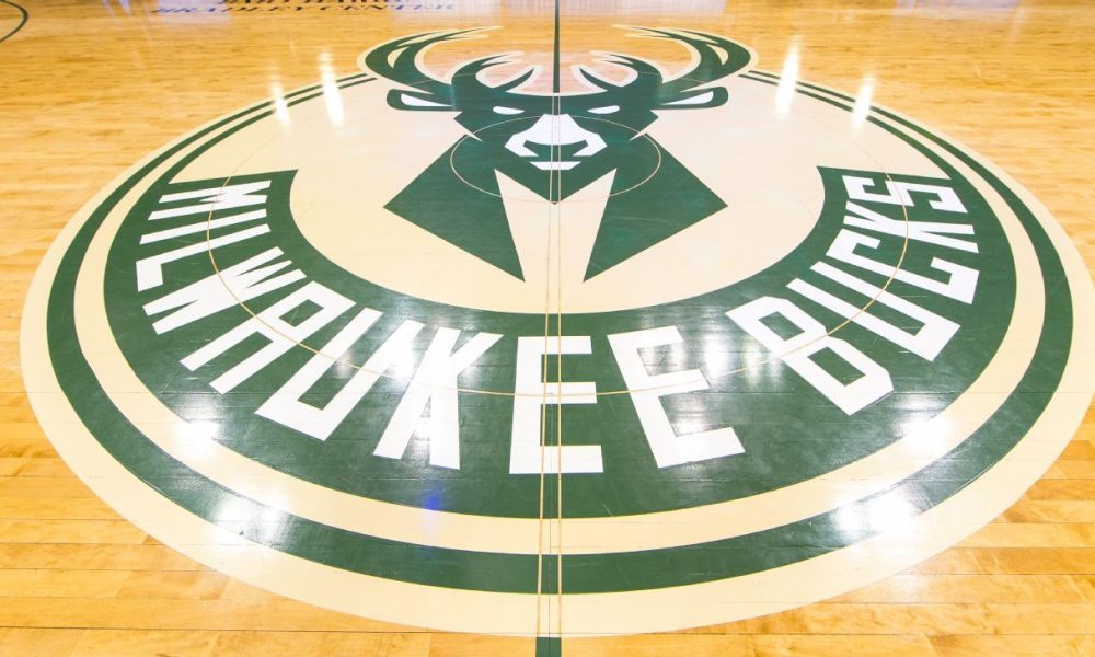 Bucks, Green agree to 4-year, $45M extension