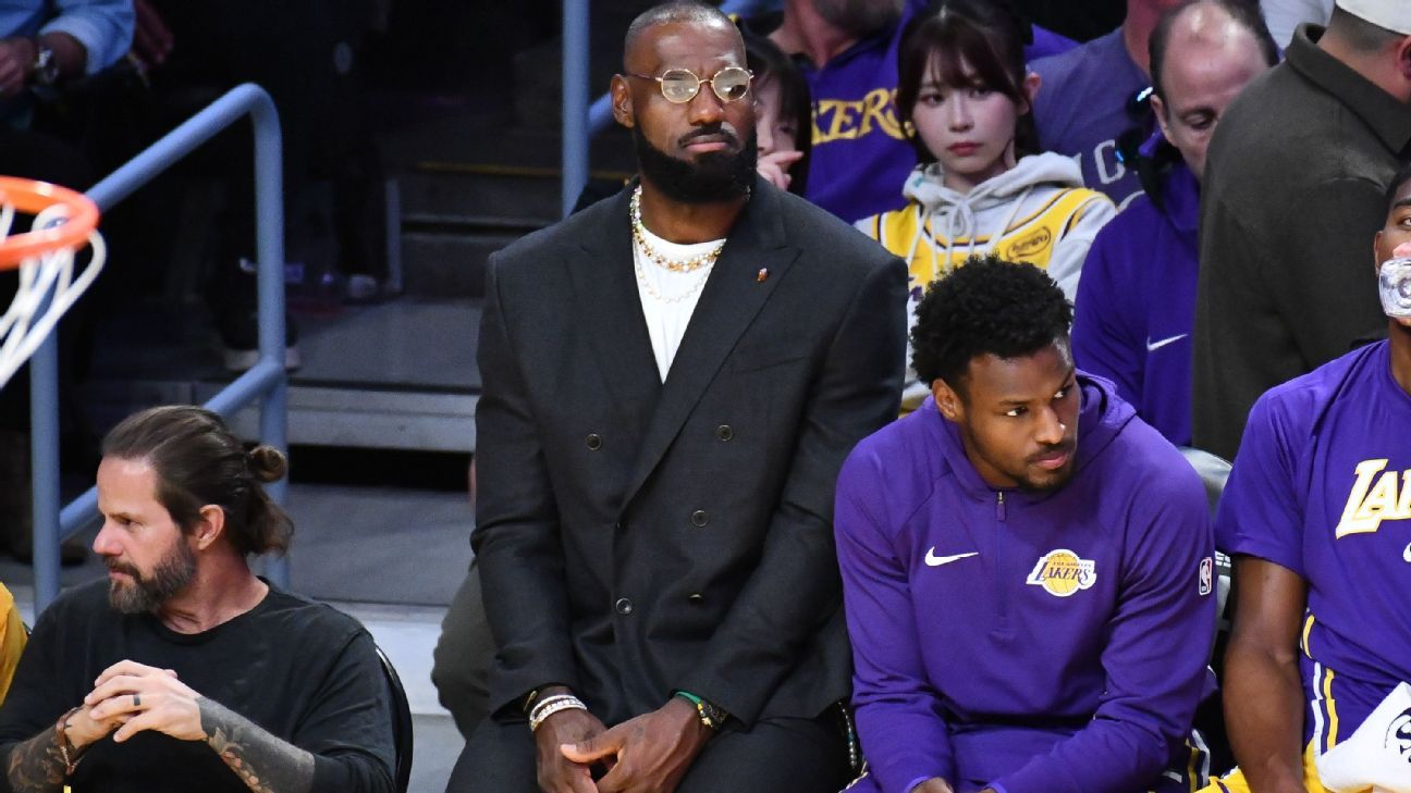 LeBron helps Lakers dissect opening-night loss