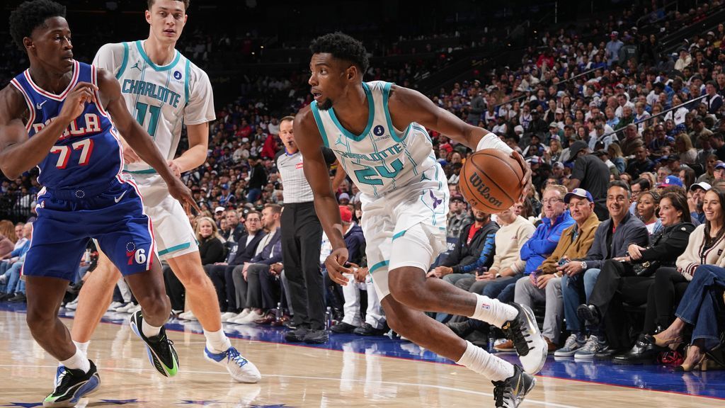 Hornets' Miller exits early; Embiid finding rhythm