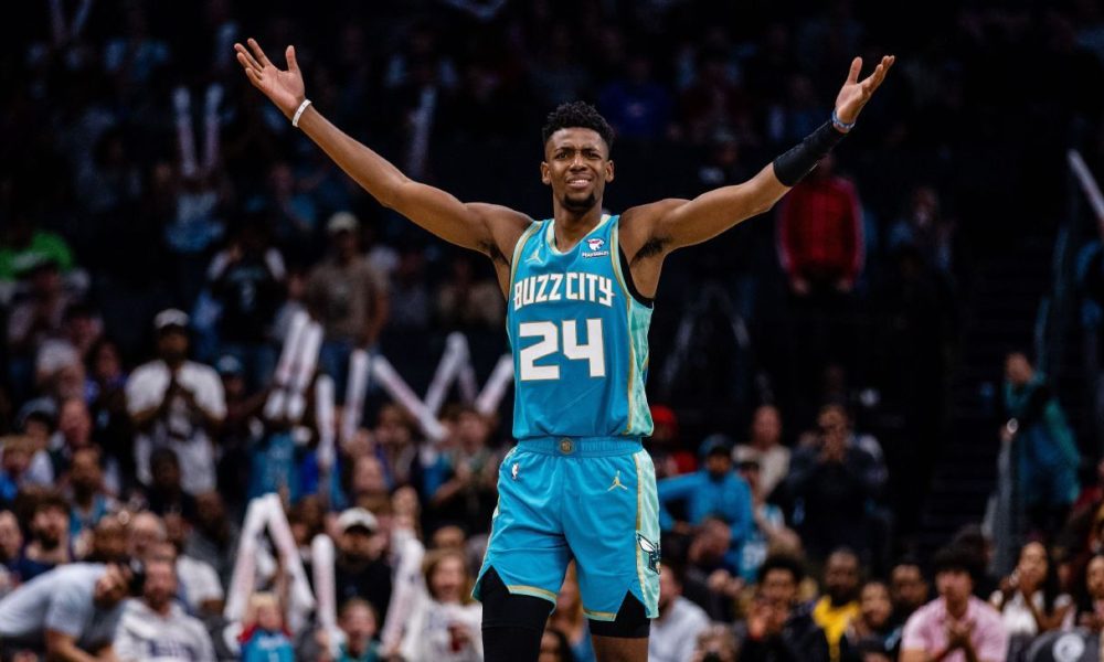 Hornets exercise team options on Miller, Salaun