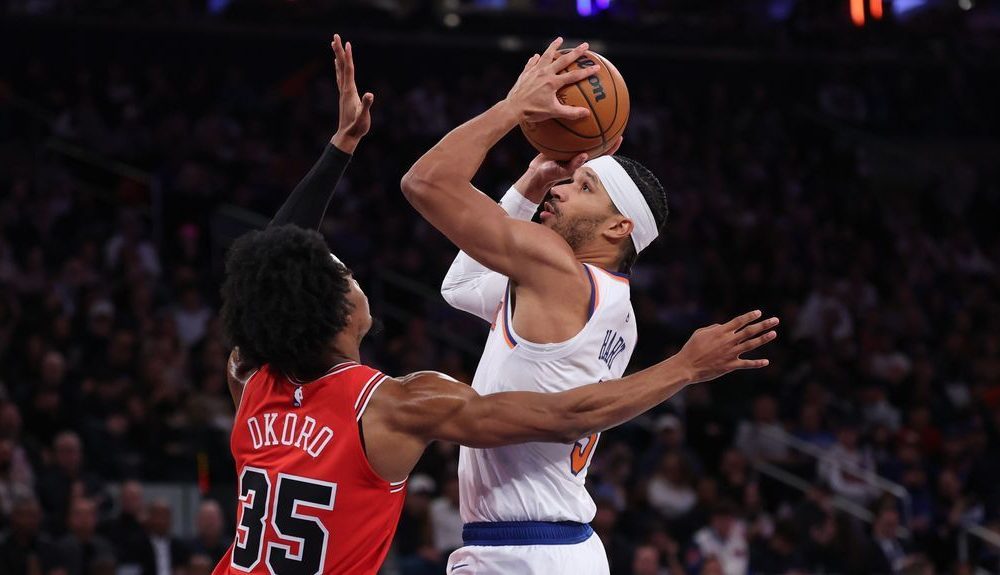 Knicks' Hart dealing with nerve injury in hand