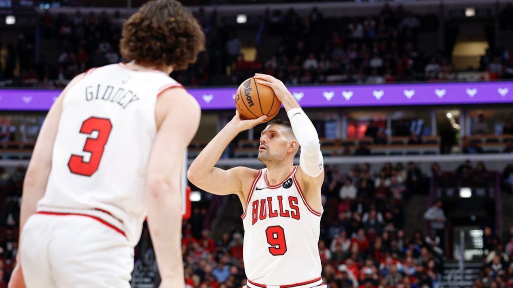 Red-hot Bulls rally from 24 down to topple 76ers