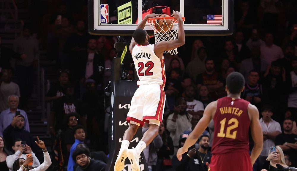 Heat steal OT win with buzzer-beating lob play