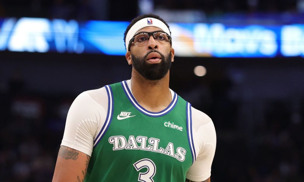 Sources: AD won't play until OK from Mavs owner