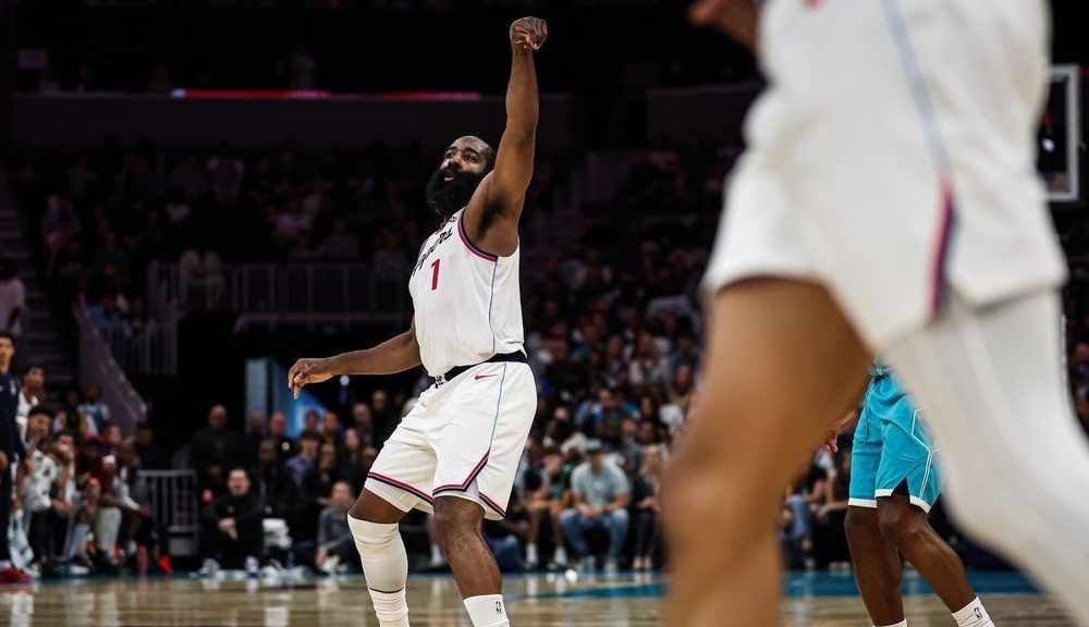 Harden hangs 55 on Hornets to set Clips record