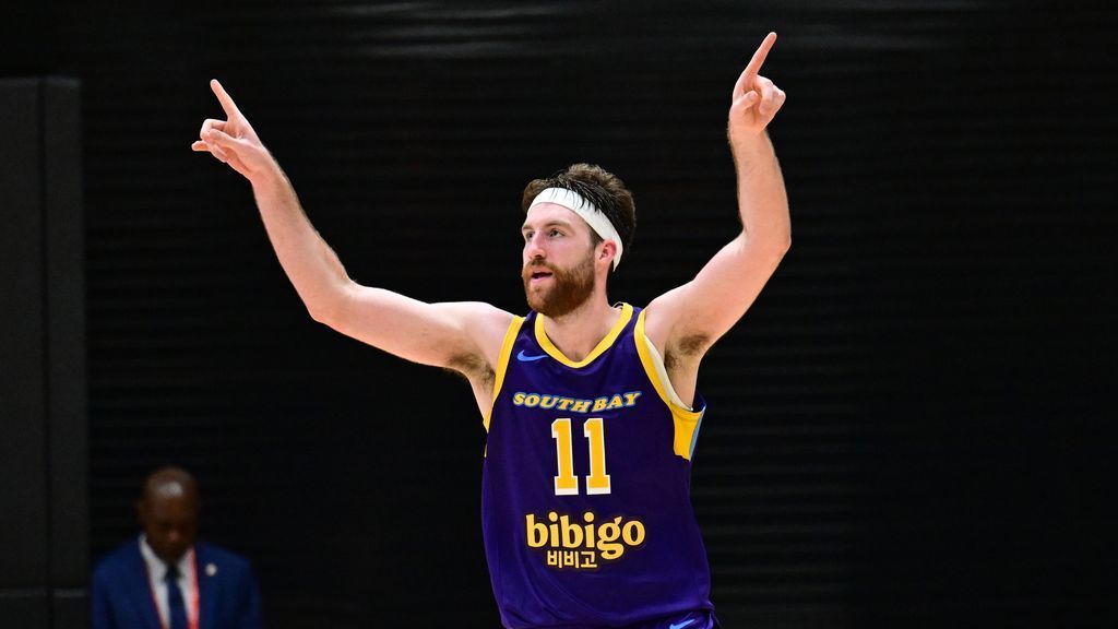 Lakers signing ex-Zags star Timme to 2-way deal