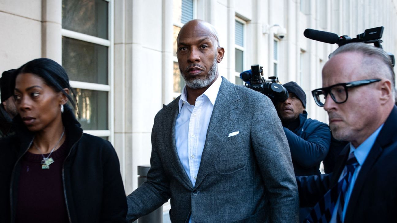 Blazers' Billups pleads not guilty in poker case