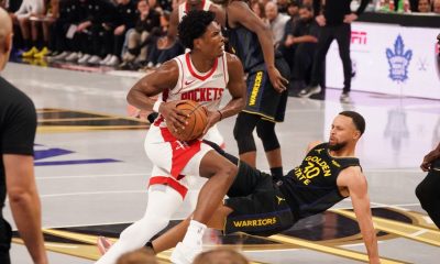 Curry limps off with bruised quad, will have MRI