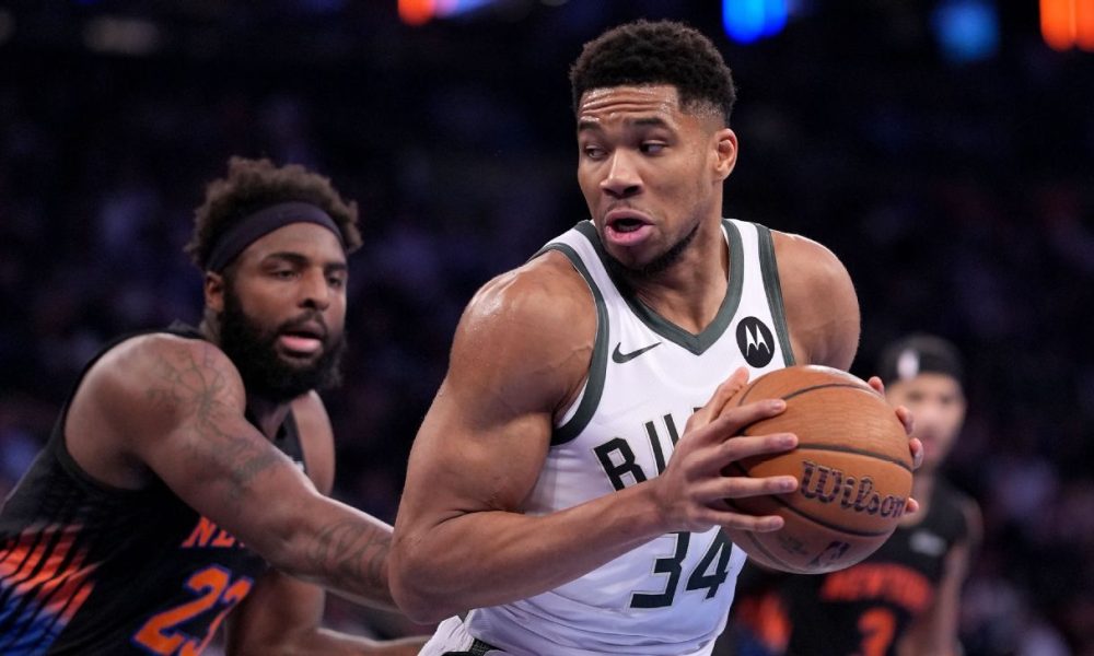 Giannis challenges slumping Bucks to fix 'mindset'