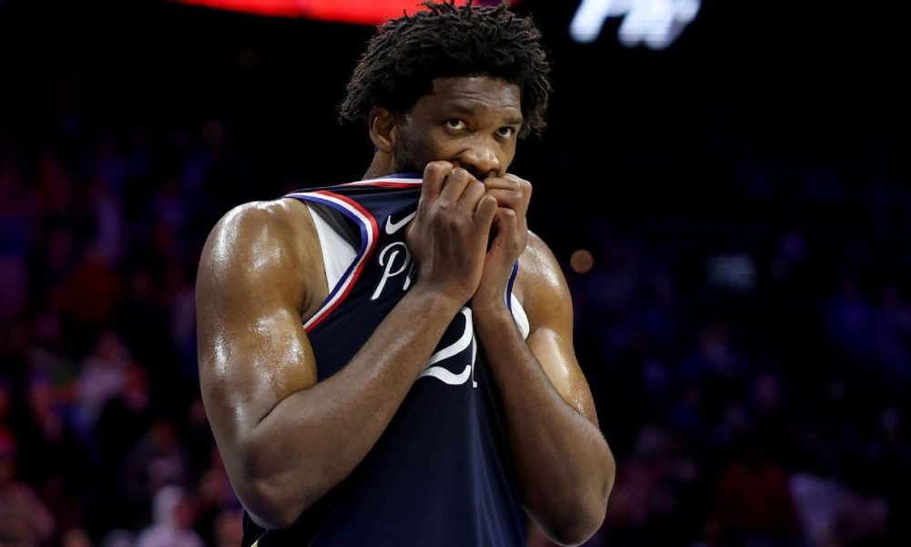 76ers' Embiid returns in chaotic 2OT loss to Hawks