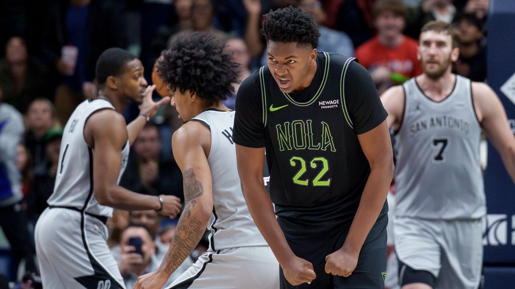 Harper spoils Queen's triple-double in rookie clash