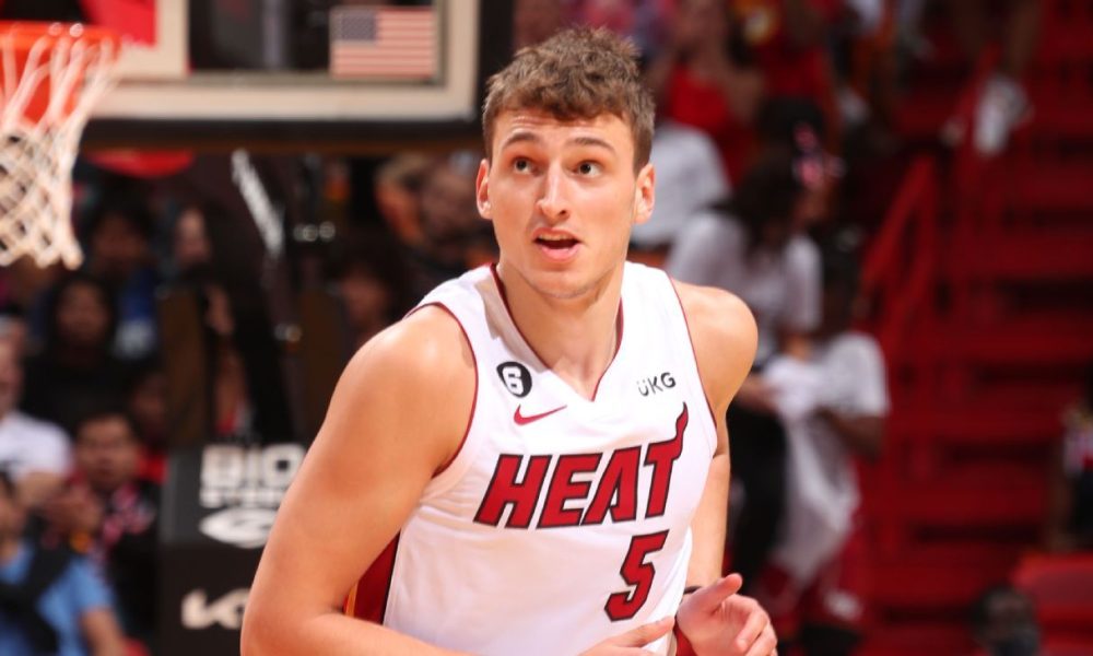 Heat's Jovic exits vs. Raptors with elbow injury