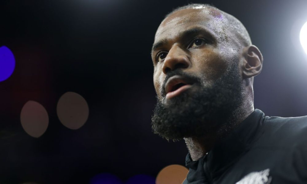 LeBron James vs. Father Time: What his stats signal about his future and the Lakers