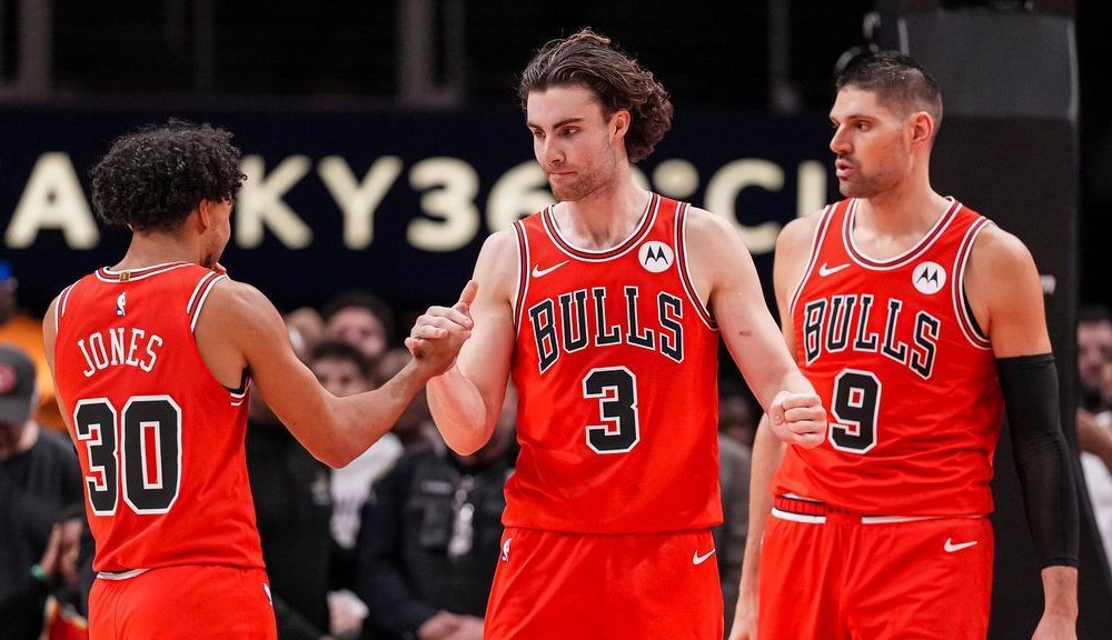 Bulls edge Hawks in season's top-scoring game