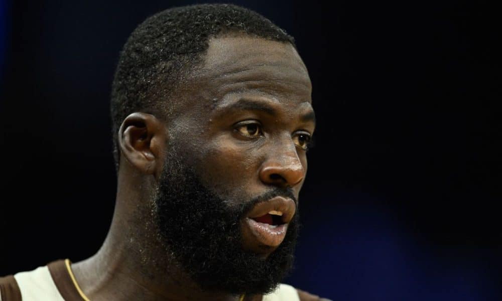 Green leaves court after heated exchange with Kerr