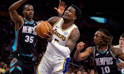 Ayton rebounds as Lakers feed big man early in win