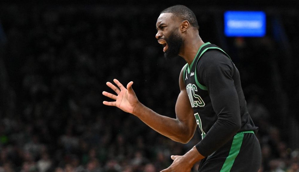 C's Brown rips refs after loss: 'I'll take the fine'