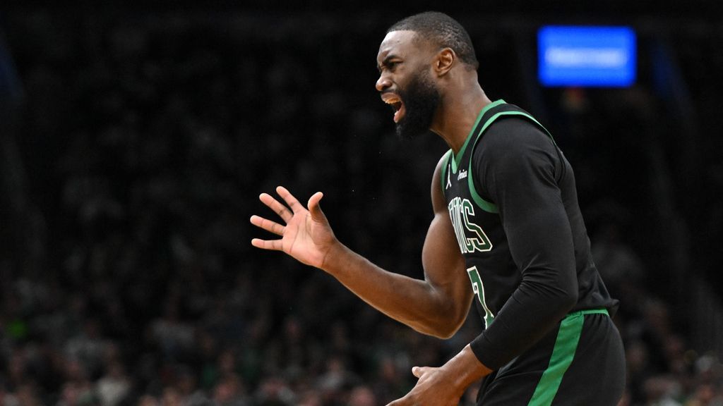 C's Brown rips refs after loss: 'I'll take the fine'