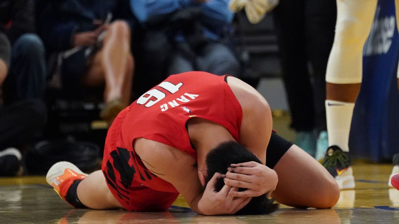 Blazers' Hansen exits, returns after knee to head