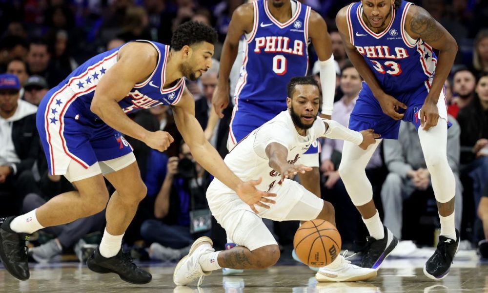 Cavs' Garland injures foot, doubtful for Friday