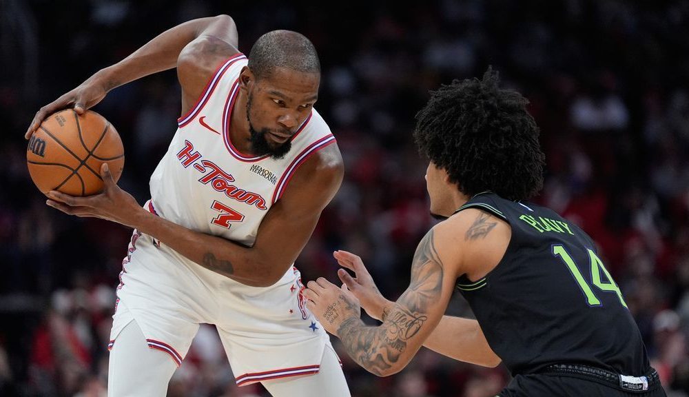 KD moves past idol Dirk for 6th on scoring list