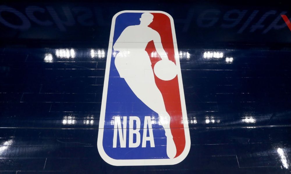 NBA refs to resume wearing headsets Tuesday