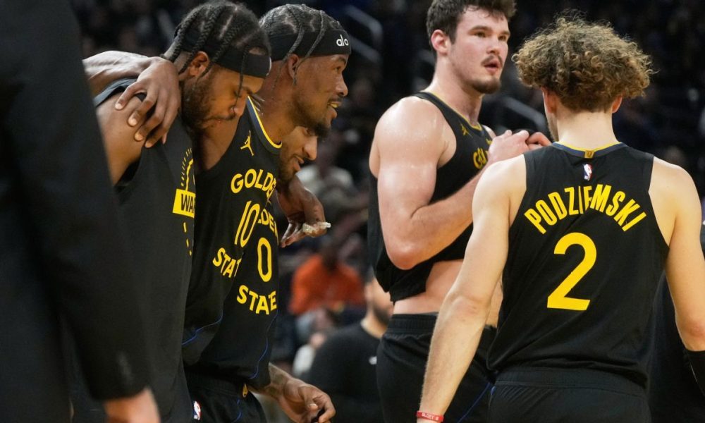 Warriors' Butler helped off court, undergoing MRI