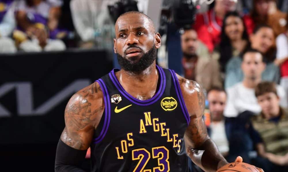 LeBron brushes off Buss report: 'Don't really care'