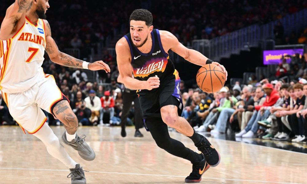 Suns' Booker exits loss after rolling right ankle