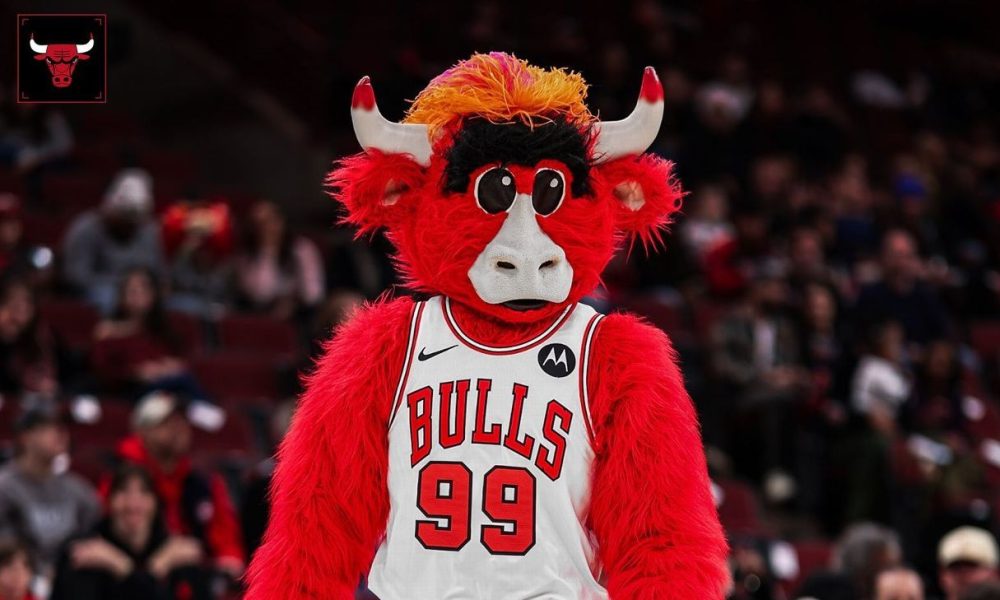 Benny the Bull picks new number after Derrick Rose's No. 1 jersey retirement