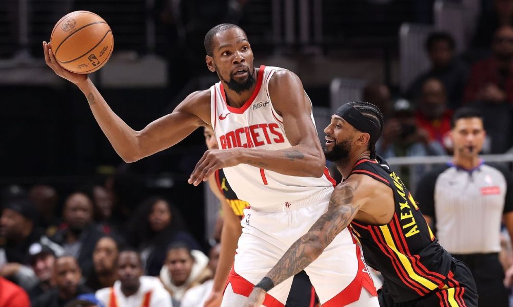 Durant out Monday after stepping on fan's foot