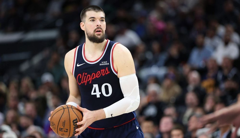 Sources: Clippers trading center Zubac to Pacers