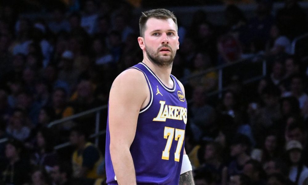 Doncic to sit vs. Warriors with strained hamstring