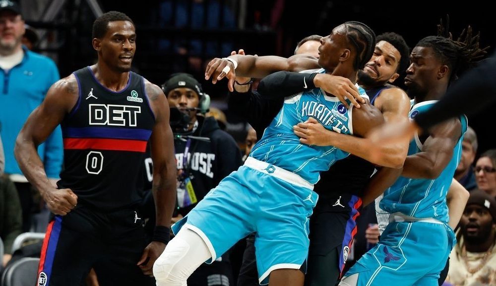 Four tossed after brawl in Pistons-Hornets game