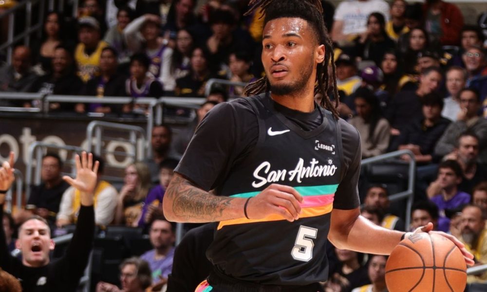 Spurs' Castle ruled out after hard fall on back