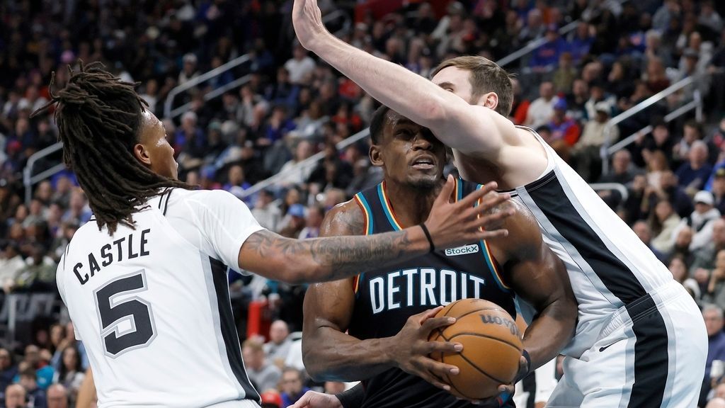 Spurs pass 'test' in physical clash with Pistons