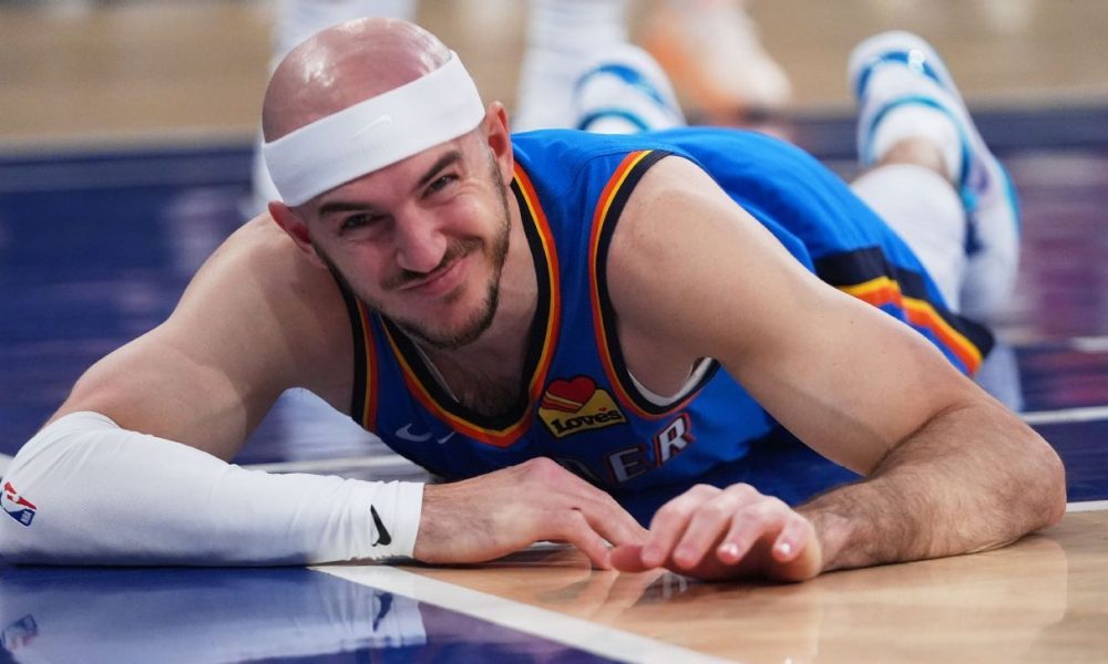 Caruso, Hartenstein exit OKC win with injuries