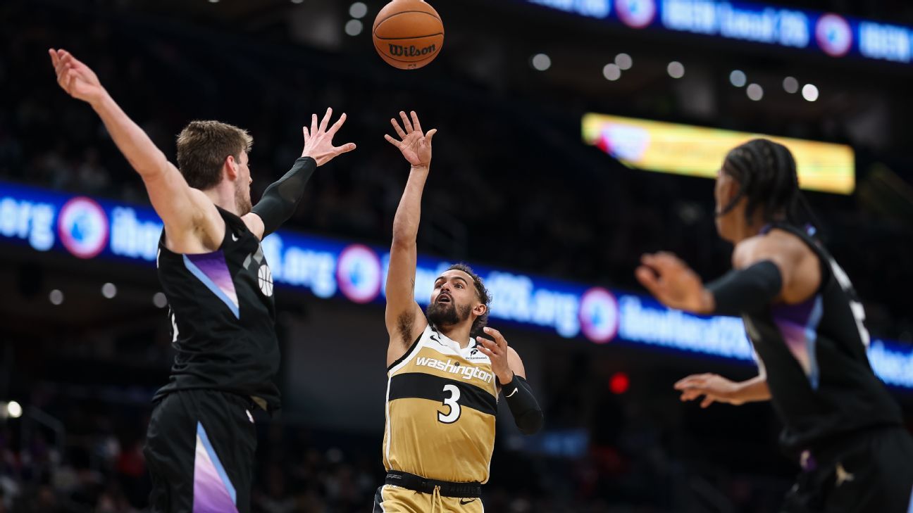 Despite rust, Young dazzles Wiz crowd in debut