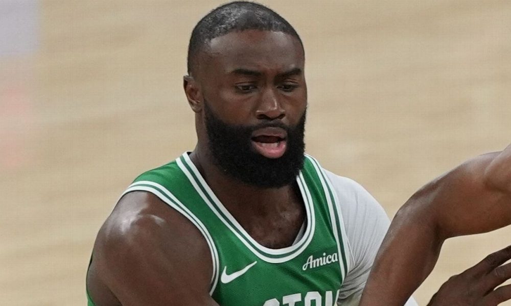 Celtics' Brown ejected after arguing with official