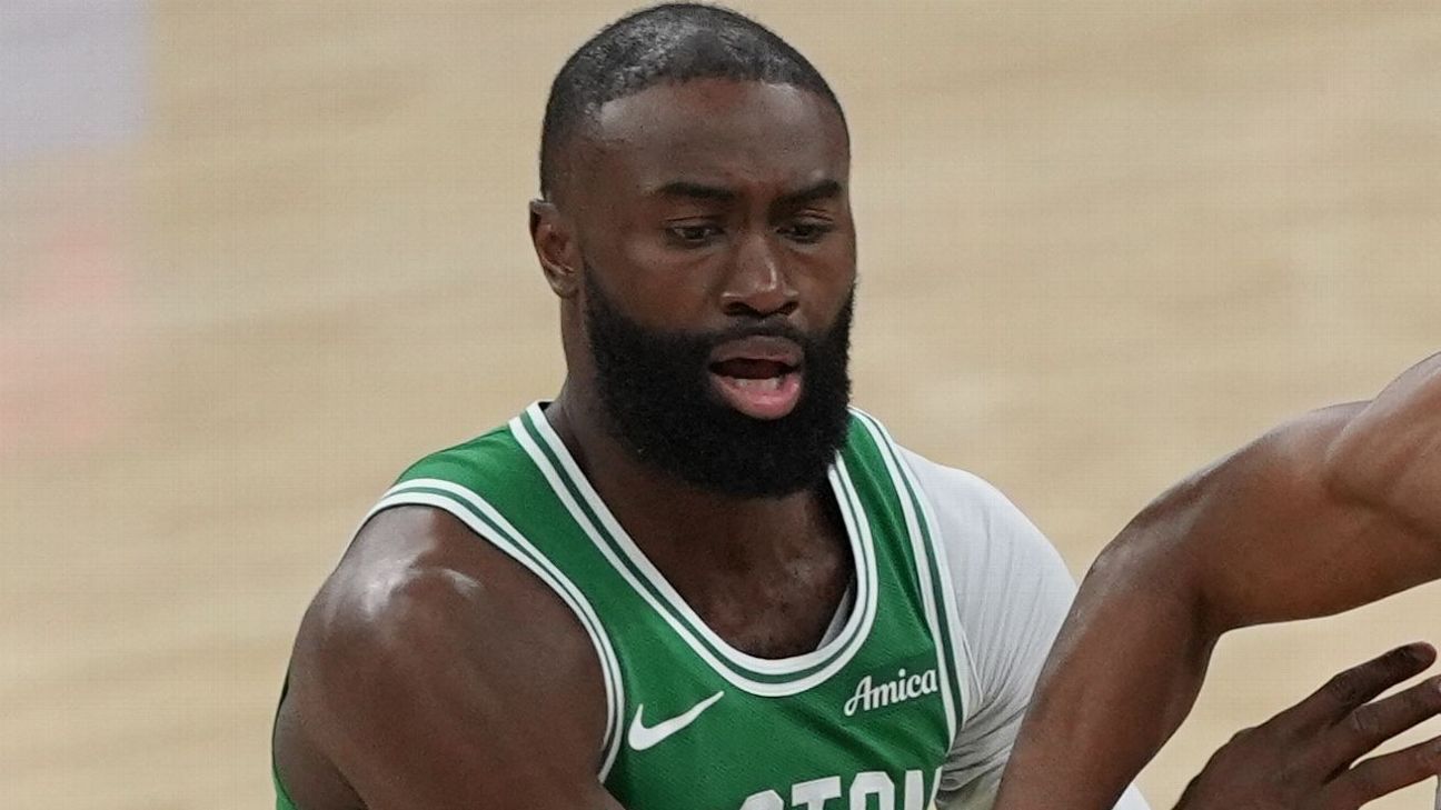 Celtics' Brown ejected after arguing with official