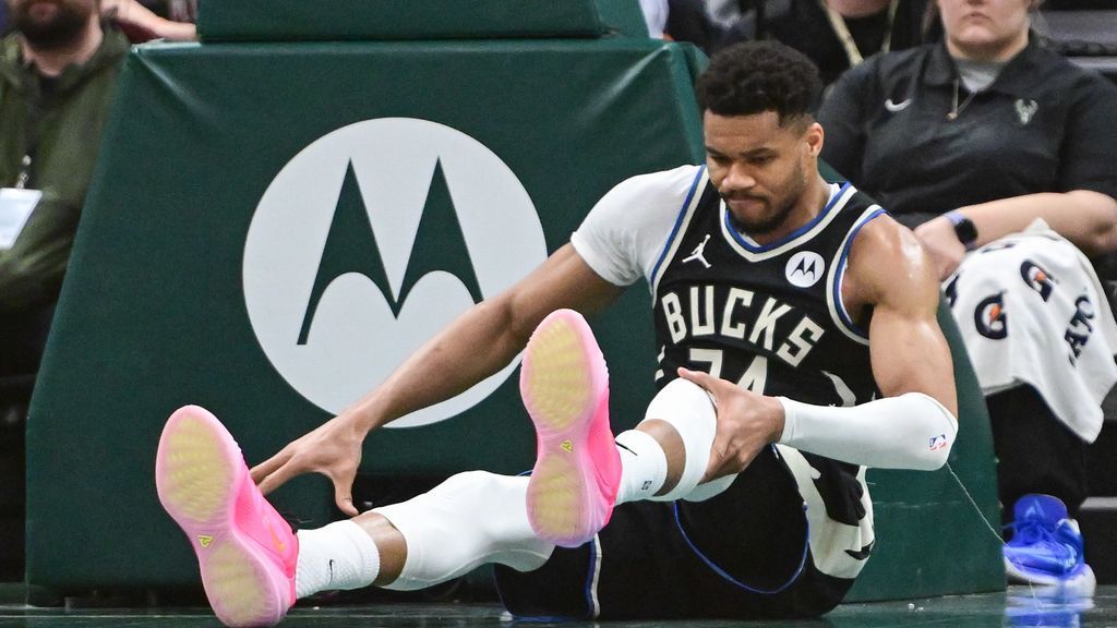 Giannis exits Bucks' win after awkward landing