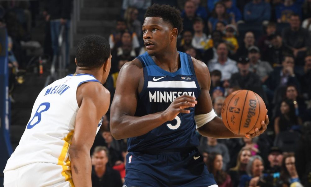 Wolves' Edwards to miss time with knee soreness