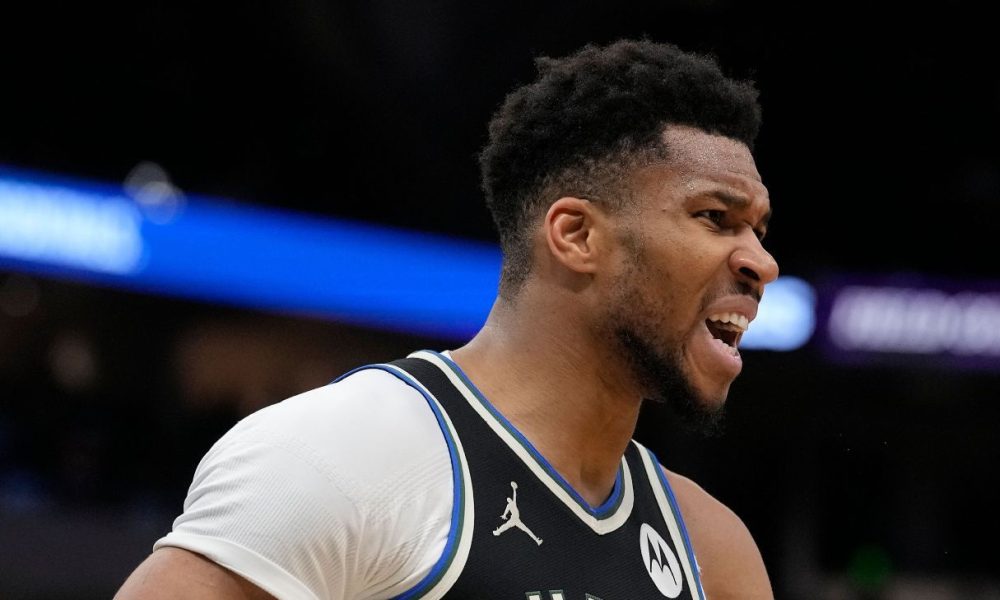 Sources: Giannis (knee) to miss at least 1 week