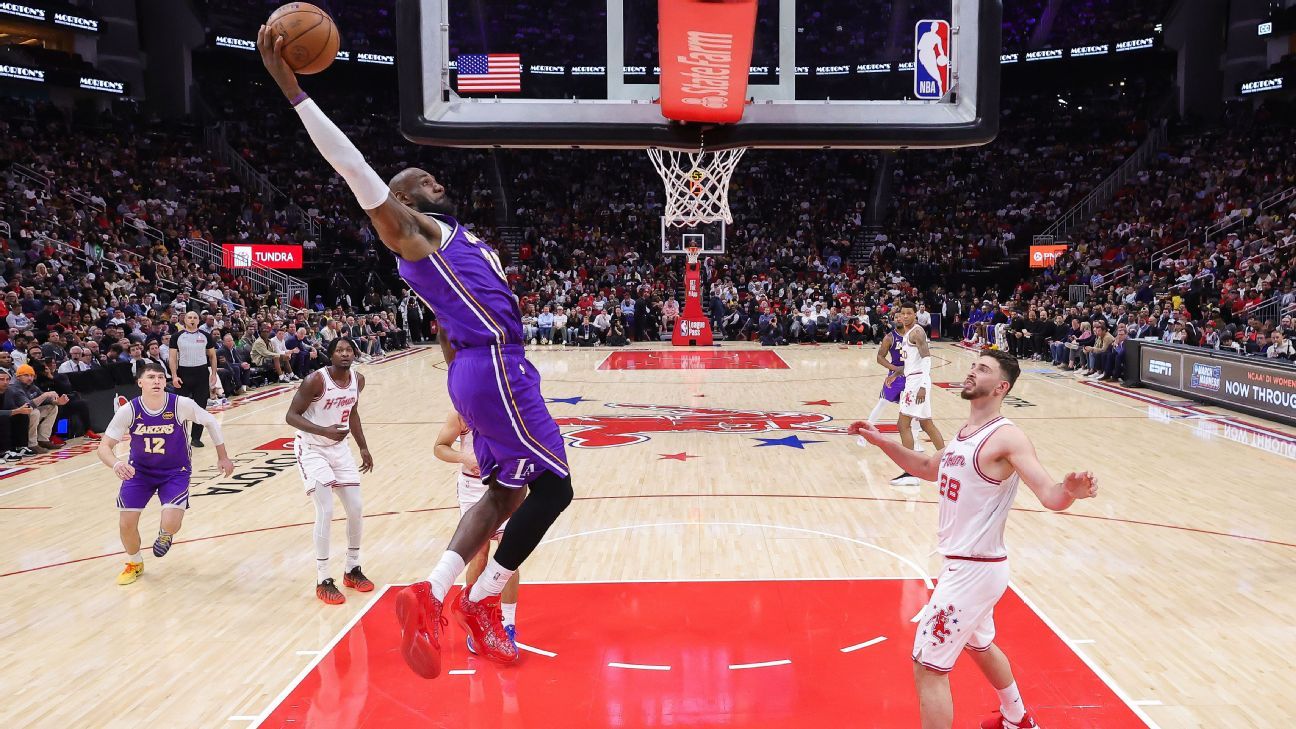 LeBron's 6 dunks key Lakers' 7th straight win