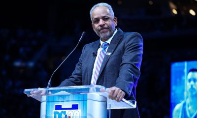 Dell Curry fights back tears as No. 30 retired